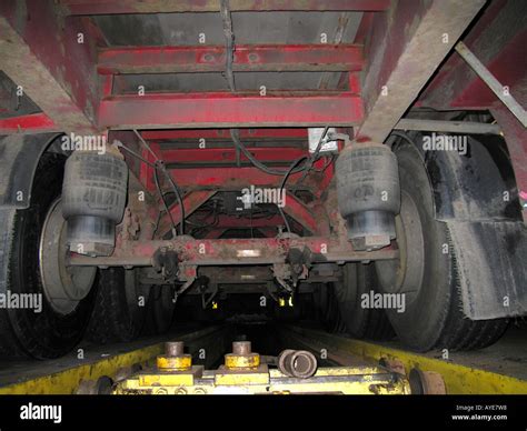 Heavy goods vehicle HGV inspection pit Stock Photo, Royalty Free Image: 9760727 - Alamy