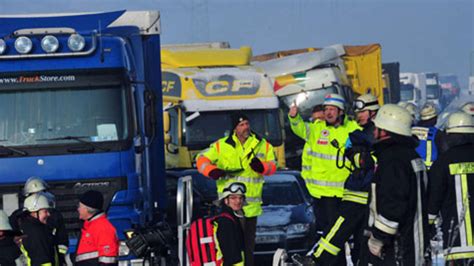 Massenkarambolage Auf Der A Mit Fahrzeugen