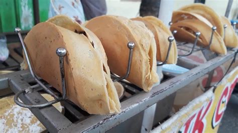 Kue Apam Balik Martabaknya Orang Melayu Tipis Dan Renyah Sekali