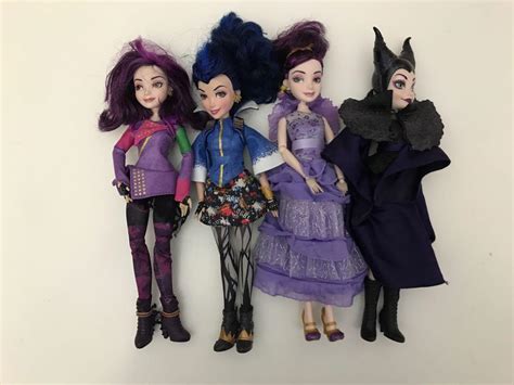 4 Disney Descendants Dolls. Two Mal dolls, Maleficent & Evie dolls ...