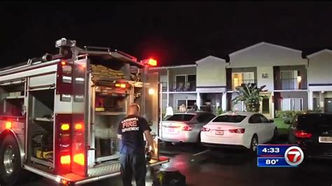 2 Transported After Lauderhill Apartment Catches Fire Wsvn 7news