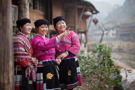 Chinese Traditional Costumes - China Local Tours