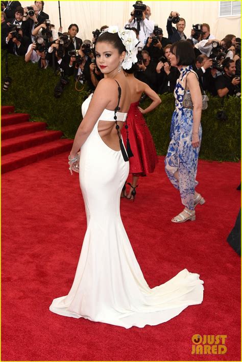 Selena Gomez Looks Stunning In White At Met Gala Photo