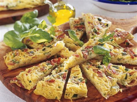 Frittata Mit Nudeln Und Speck Rezept Eat Smarter