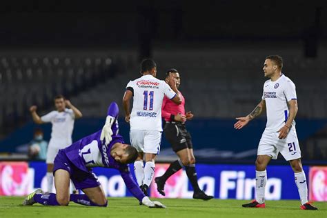 Pumas Vs Cruz Azul 1 4 Resumen Del Juego Y Goles Mediotiempo