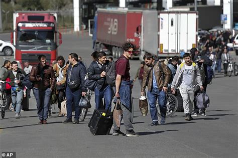 Russians Continue To Stream Across The Border Into Georgia Fearing