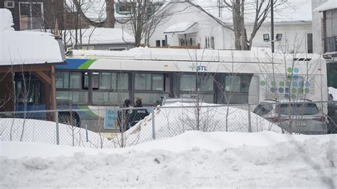 Tragédie à Laval Le Conducteur Accusé Des Meurtres Prémédités De Deux