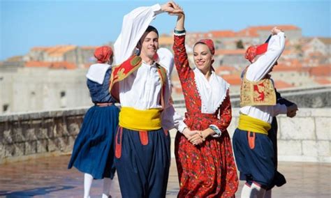 VIDEO – Oh Nanana dance challenge is a piece of cake for Folklore Ensemble Lindo - The Dubrovnik ...