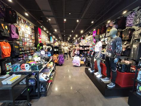 Outlets Of Des Moines Announces Opening Of Hot Topic Ankeny Ia Patch