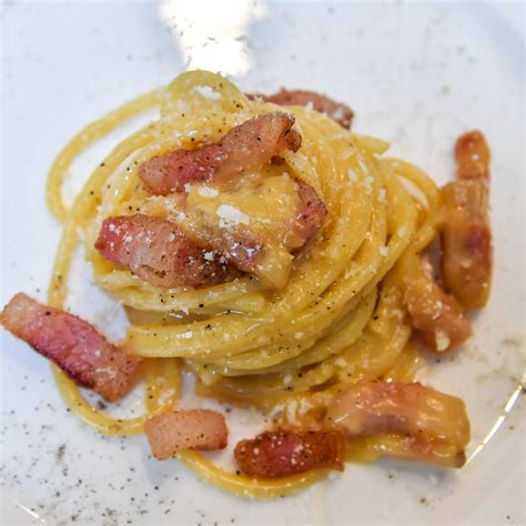 Cyril Lignac partage sa recette de pâtes carbonara comme à Rome