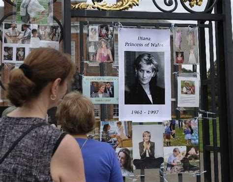 Los Pr Ncipes Guillermo Y Harry Rinden Homenaje A Su Madre Lady Di