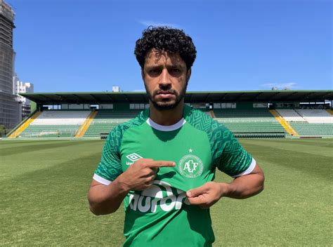 Chapecoense oficializa contratação do zagueiro Léo ex Cruzeiro