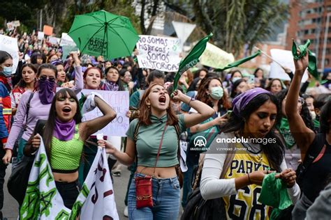 Marcha Feminista En El Día Internacional De La Mujer En Bogotá Anadolu Ajansı