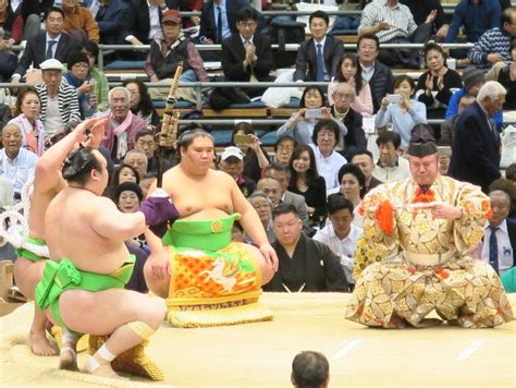 大阪場所初観戦レポ♪ その9 三役格行司 大相撲三月場所10日目 朝香沙都子オフィシャルブログ「着物ブログ きものカンタービレ♪