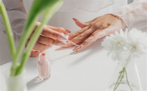 5 Ways To Remove Acrylic Nails Without Acetone