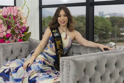 El Reinado Auténtico De Susy Sacoto Mendoza La Miss Ecuador Que El