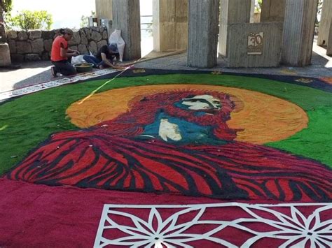 Bellas Alfombras Adornan El Cristo Del Picacho En Semana Santa