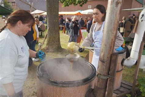 Erntedank Im Dorfmuseum Von Dreschmaschinen Bis Leckerbissen Ein