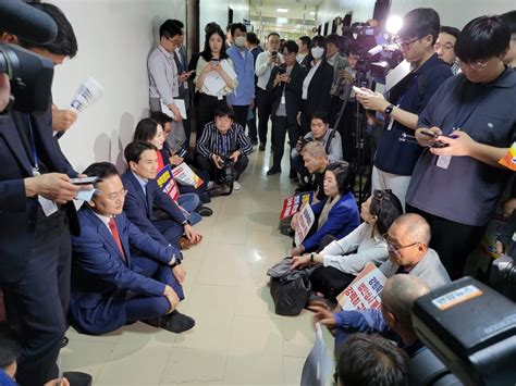 “여야 싸움에 강원도가 왜 희생을”뿔난 도민들 국회서 시위 매일경제