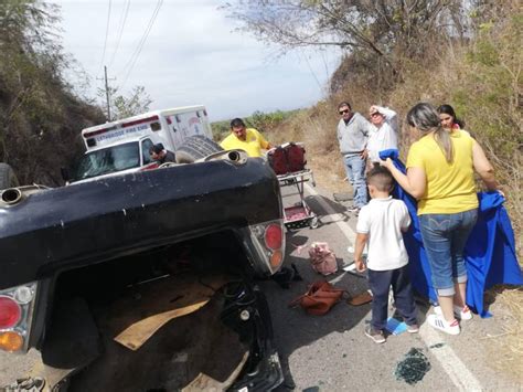 Vuelca Familia En La Carretera Rosario Agua Verde