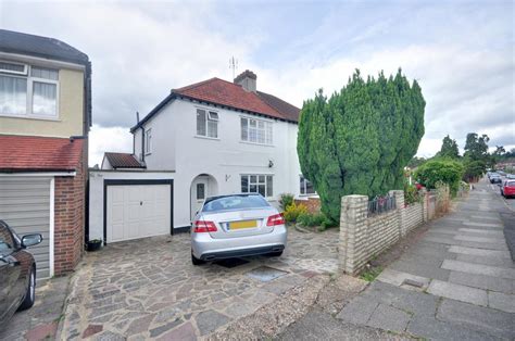 Alandale Drive Pinner Ha5 3up 3 Bed Semi Detached House To Rent £