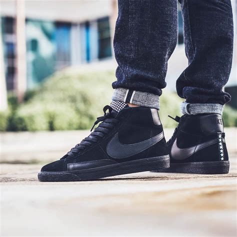 NIKE Blazer Mid Premium VNTG All Black & Gum | SOLETOPIA