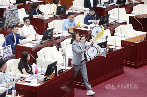 蔣萬安赴北市議會施政報告 藍綠白黨團各自表述 地方 中央社 Cna