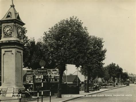 Unused Black And White Postcard Of Parchmore Road And Clock Tower