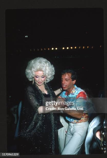 Dolly Parton 1989 Photos and Premium High Res Pictures - Getty Images