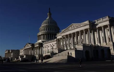 El Senado de Estados Unidos aprobó una ley provisional para evitar el