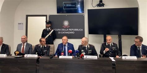 Crotone Blitz Glicine Gratteri Ironizza Abbiamo Arrestato 41