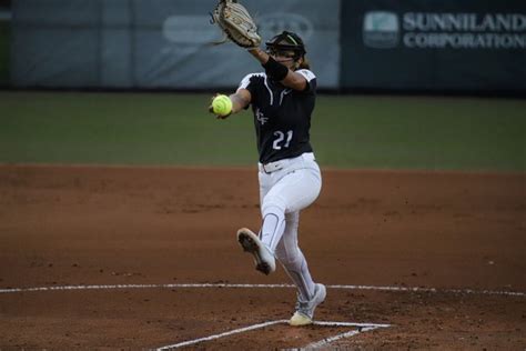 Ucf Blanks Gator Softball 7 0 Espn 981 Fm 850 Am Wruf