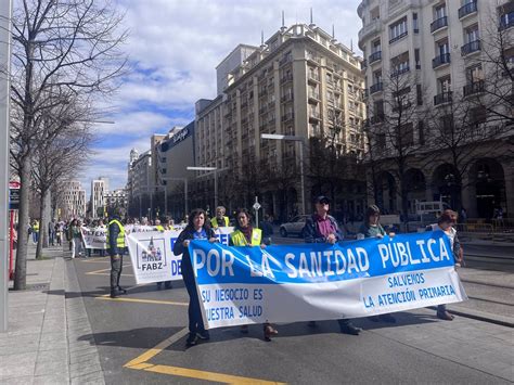 Cientos De Personas Se Manifiestan Por La Sanidad Pública En Zaragoza