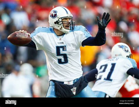 Tennessee Titans Quarterback Kerry Collins Throws In Third Quarter