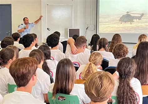 Contamine sur Arve École de jeunes porte drapeaux avec les Jeunes