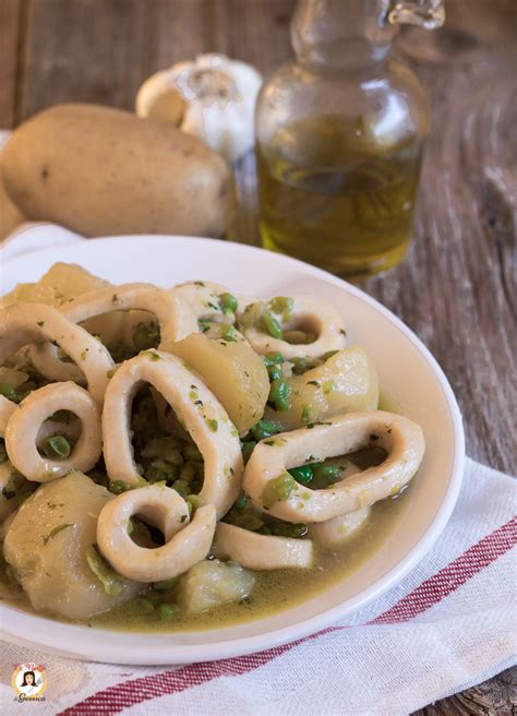 Calamari In Umido Con Piselli E Patate In Bianco