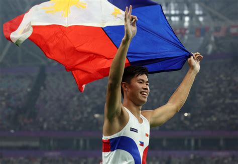 EJ Obiena Gets Gold In Berlin Sets New Asian Indoor Record GMA News