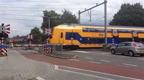 Spoorwegovergang Almelo De Riet Dutch Railroad Crossing YouTube