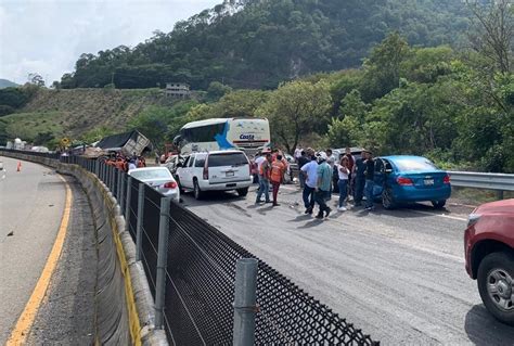 Tráiler provoca fuerte accidente en la Autopista del Sol Capital México