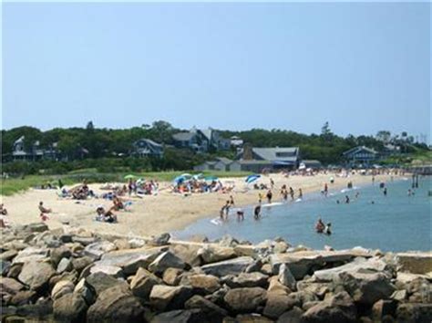 Guide to Oak Bluffs Beaches in Martha's Vineyard, MA - WeNeedaVacation.com