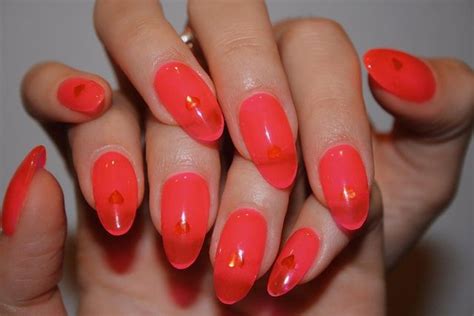 Aperol Spritz Nails é a mais nova tendência de unhas refrescantes