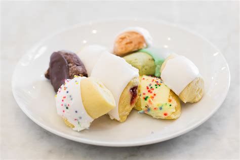 Cannolis Cookies And Italian Pastry — Gerardos Italian Bakery