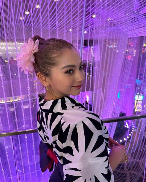 ゆきぽよさんのインスタグラム写真 ゆきぽよinstagram「27歳になった日🫶🏾 ノーマルビジュ最高に盛れた🩷 この浴衣は私