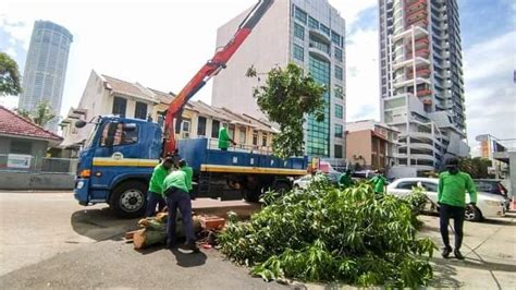 Penang Island City Council Workers React Fast To Clear Thunderstorm