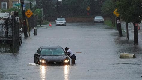 New York flooded by heavy rains, subway partly paralysed