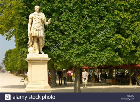 Tuileries Garden Statues Stock Photos & Tuileries Garden Statues Stock Images - Alamy