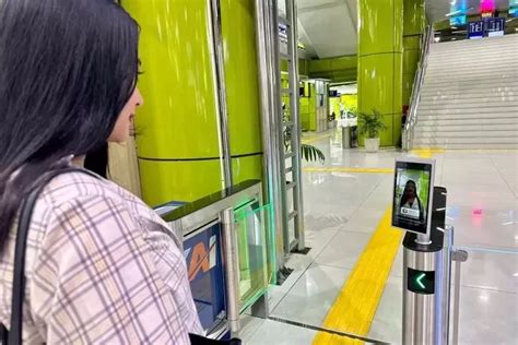 KAI Terapkan Teknologi Face Recognition Boarding Gate Di Stasiun Kini