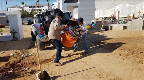 Retiran Semanalmente 2 Toneladas De Basura En Panteones De Los Cabos