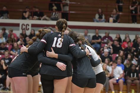 Valor Volleyball Bounces Back With Dominant Win Over Tabor Evangel