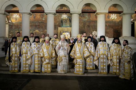 Foto Mii De Credincio I Au Participat La Slujba De Nviere La